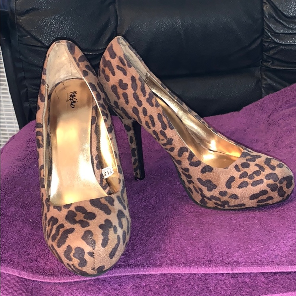 Leopard print 5” heels, size 9 medium width